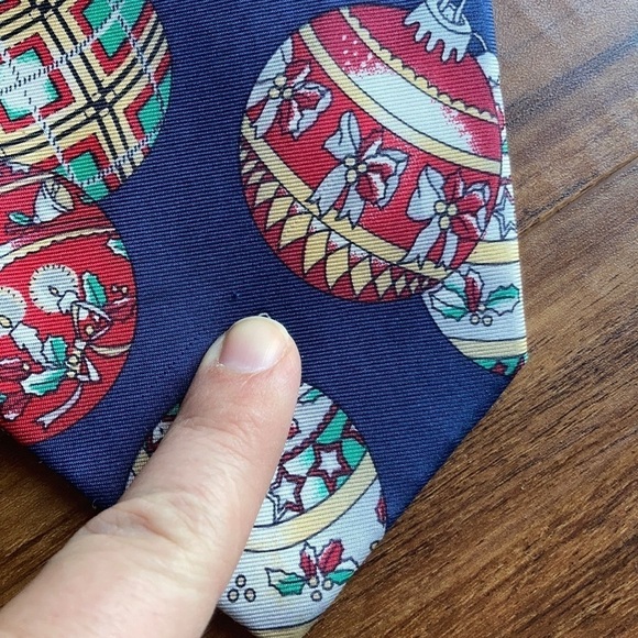 Lands end Christmas tree ornament tie - Picture 2 of 4